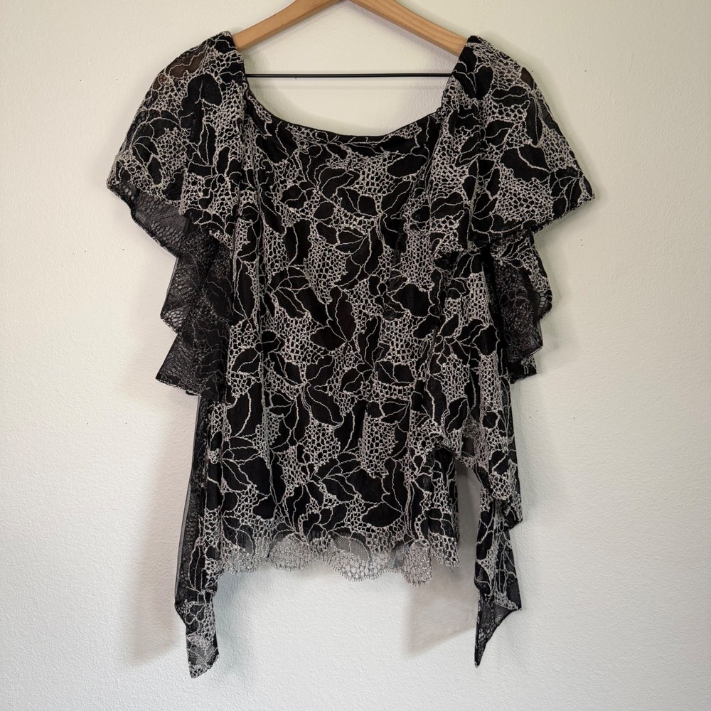Halston Heritage - Black & White Lace Blouse Romantic Feminine Style Sz 4